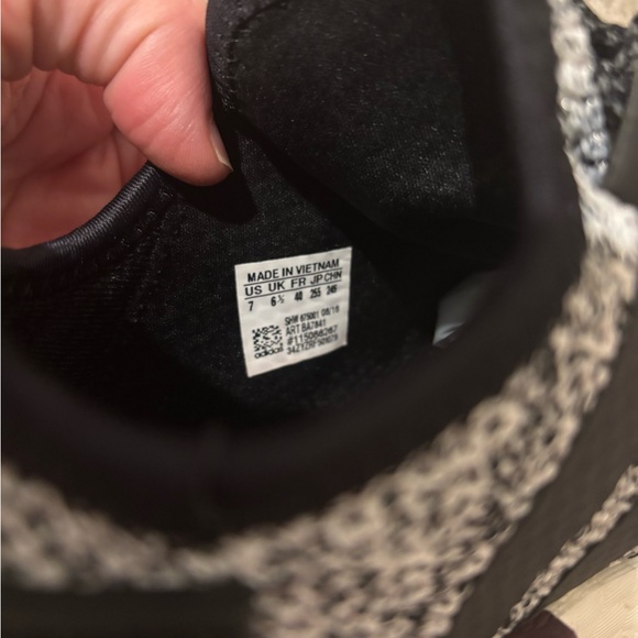 Adidas NMD R1 CHAMPS EXCLUSIVE Burgundy Black and White - Picture 6 of 6